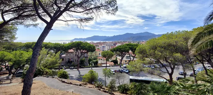 Bordighera Alta: tre porte, tre secoli, e le palme del Vaticano